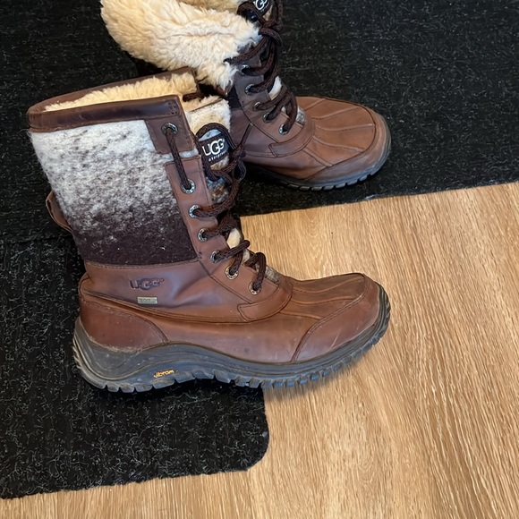 Adirondack Ugg snow boots. - Picture 3 of 5
